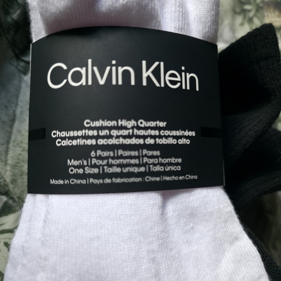 17 Pairs Of Hanes, Calvin Klein, Nike, Tommy Hilfiger Socks - Picture 4 of 5
